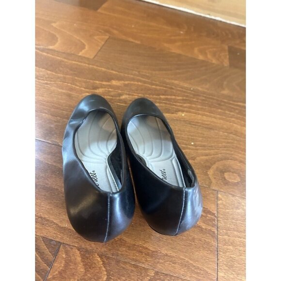 Easy Street Passion Round Toe Black Point Heel Pumps Black Closed Toe NEW 8.5 W - Picture 6 of 7